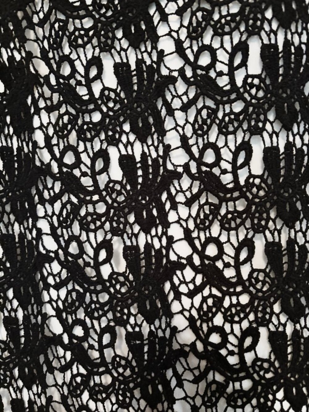 VINCE CAMUTO | Black & White Lace Midi Length Cocktail Dress | Size 8 - Picture 5 of 7